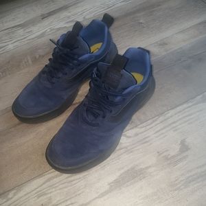 Vans Woman's Sneakers UltraRange- Size 9